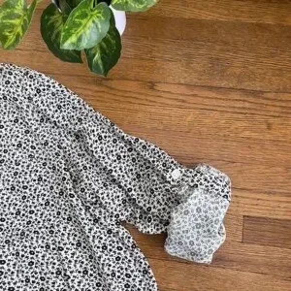Velvet Heart Elisa Roll Tab Button-Down Black White Floral Pattern Blouse Size L - Picture 10 of 13
